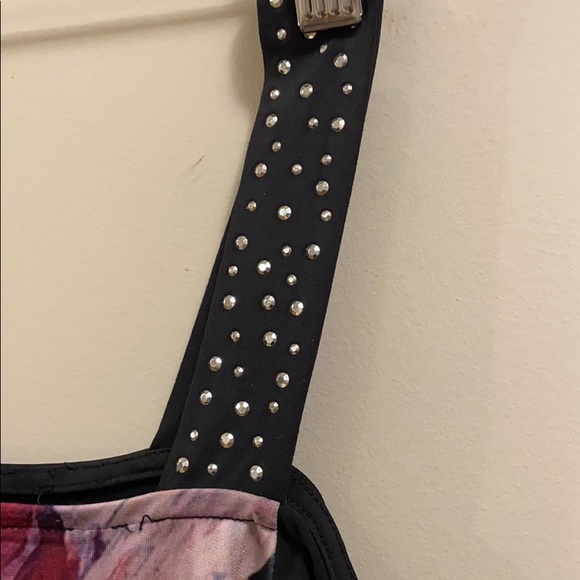 Top - Picture 2 of 2